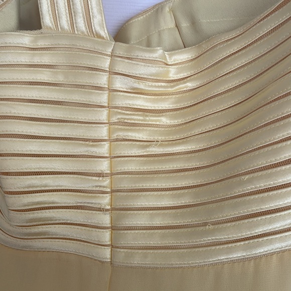 Never worn yellow dress - Picture 7 of 7